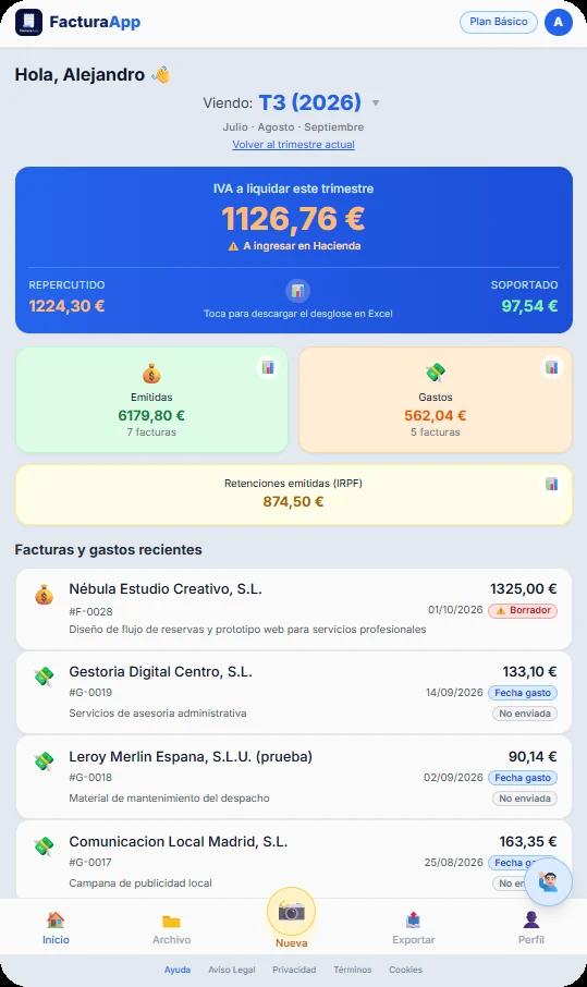 Dashboard de FacturaApp mostrando el trimestre con el IVA a liquidar, lo facturado y los gastos